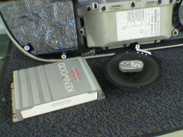 Altavoces JBL de tres vias para las puertas