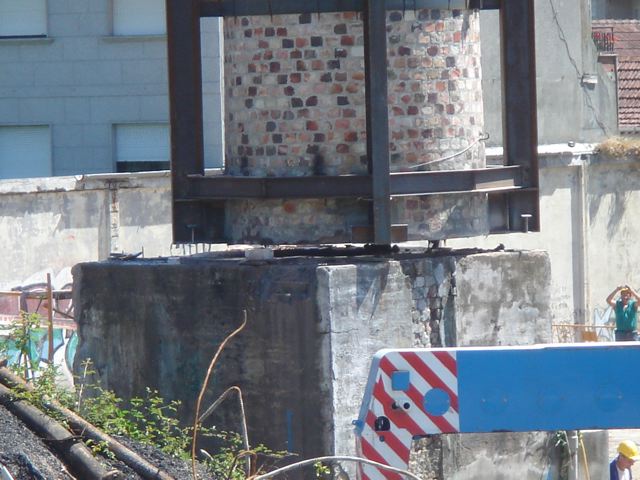 La Chimenea levita.jpg