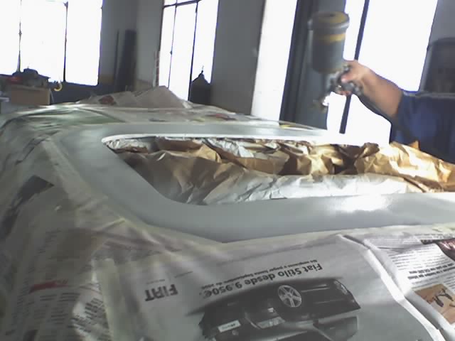 empapelado y pintando par disilumar un poco