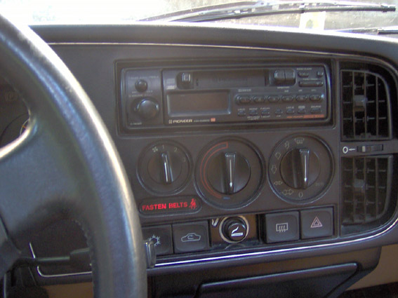 Consola ya con radio.jpg