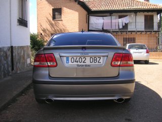 saab sin marcas traseras.jpg