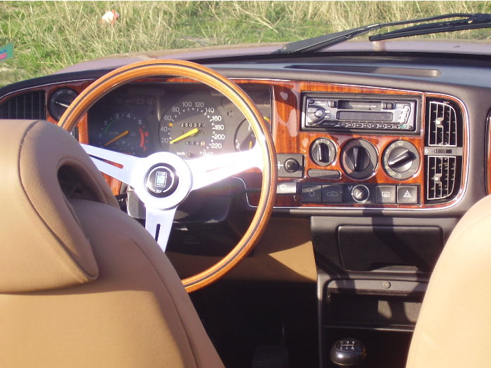 Saab 900 Cabrio 002.jpg