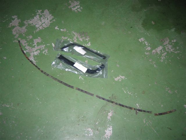 Las piezas nuevas y otra más que habrá que reparar, es la del marco delantero.