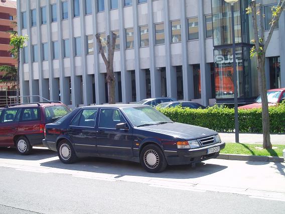 Saab 9000 frente a DOC Rioja.jpg