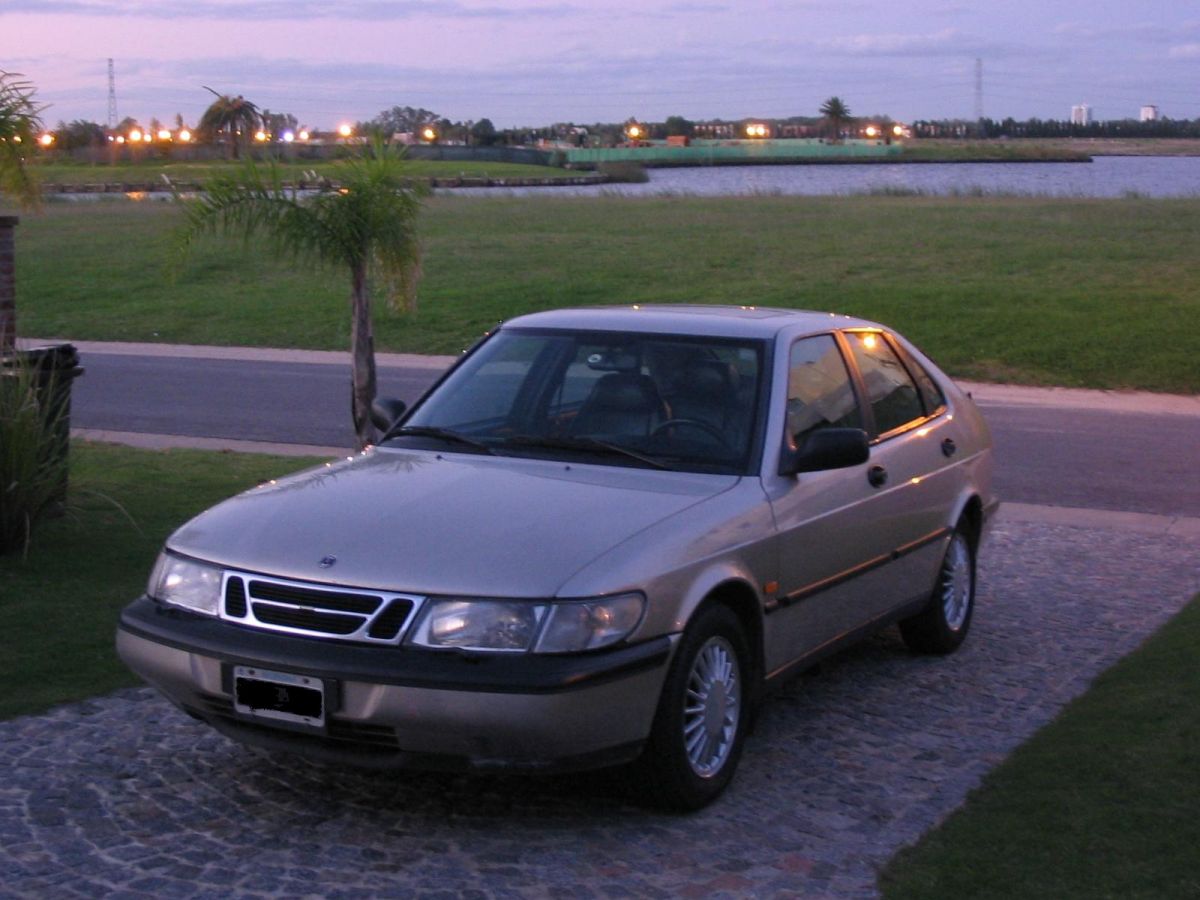 Saab_900_1.JPG