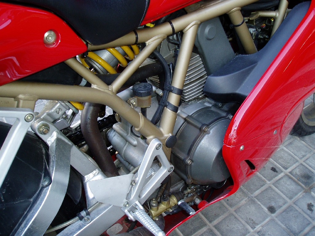 900SS_03.jpg