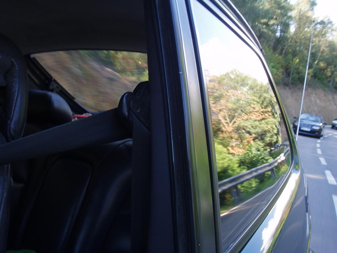 En marcha y detras el cabrio de Amontserrat. Hoy era un dia perfecto para un coche descapotable