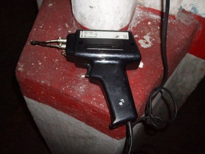 Pistola de solda utilizada (por 10 € las hay en cualquier ferreteria o en los  chinos)