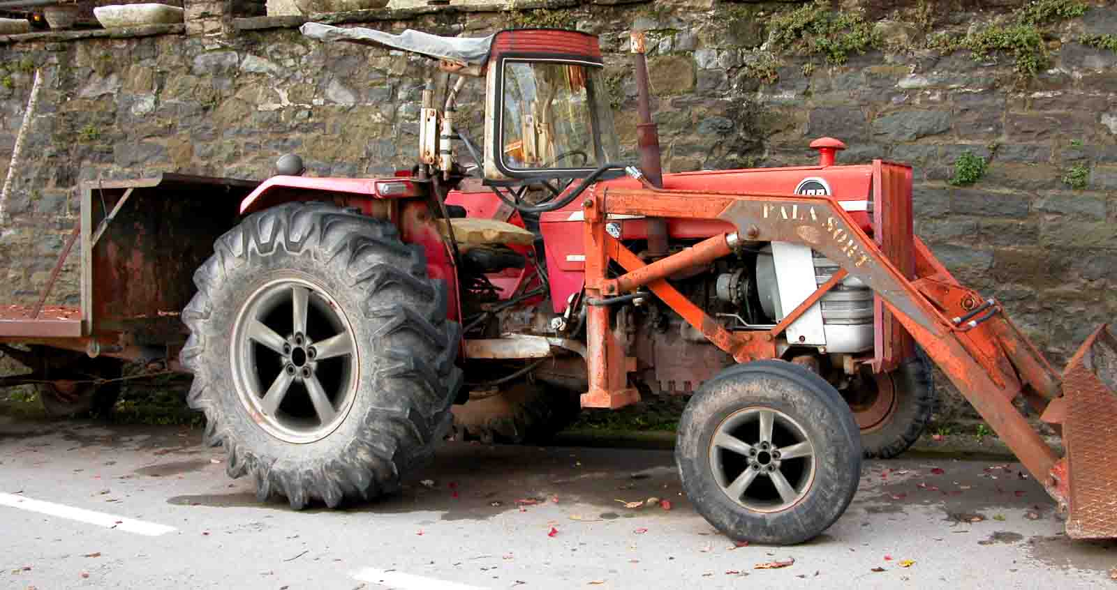 tractor vector.jpg