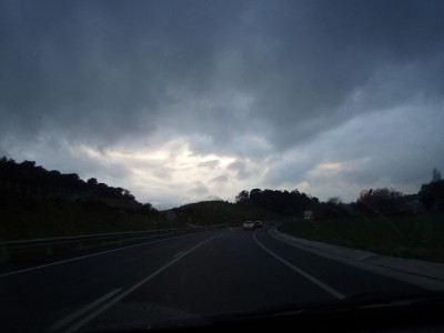 La vuelta despues de un buen dia....la carretera, un buen coche y la tormenta.-