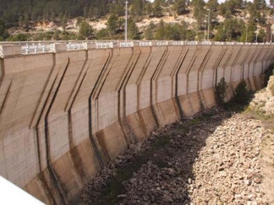 Esta es la Presa del Collado, sobre ella ha pasado la carretera de Valencia desde 1965 hasta el 2000