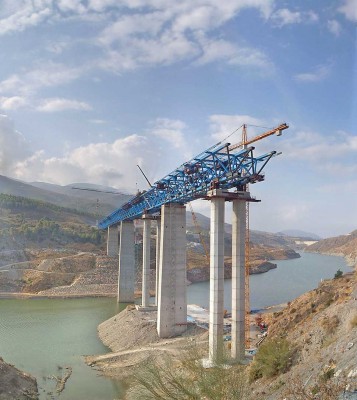 Puente en obras.jpg