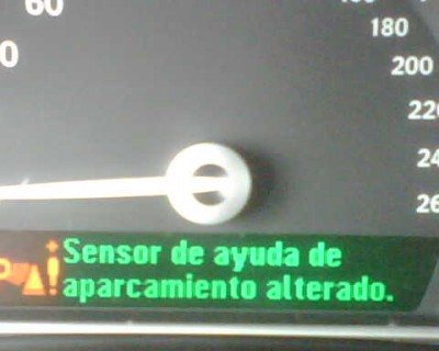 incluso el zumbido actua de continuo sin parar hasta que deja de sonar, incluso con un solo boton movido o hundido hacia dentro