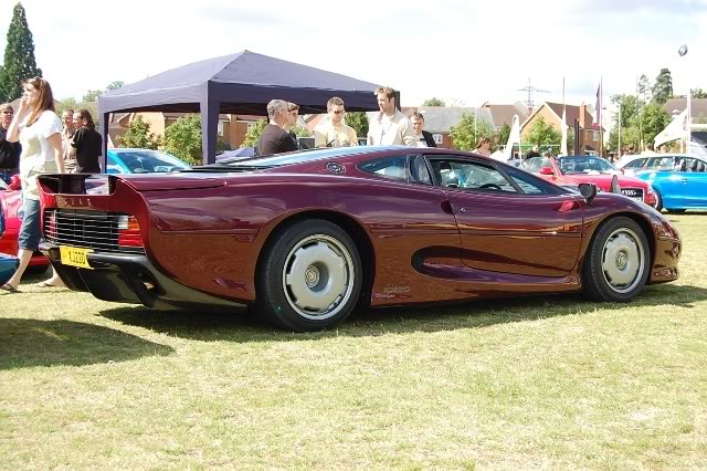 xj220.jpg
