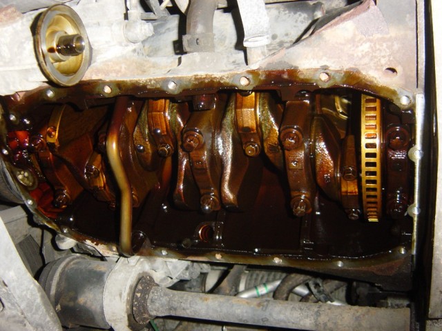 DSC03235 R.JPG (377.14 KiB) Visto 7207 veces Interior del motor. Comprobación del buen estado de casquillos de bielas.