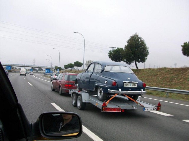 96 en remolque.JPG