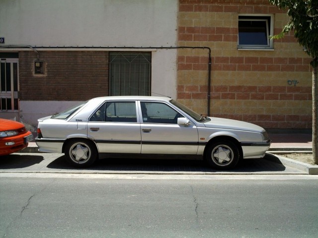 Renault 25 V6 Turbo.JPG