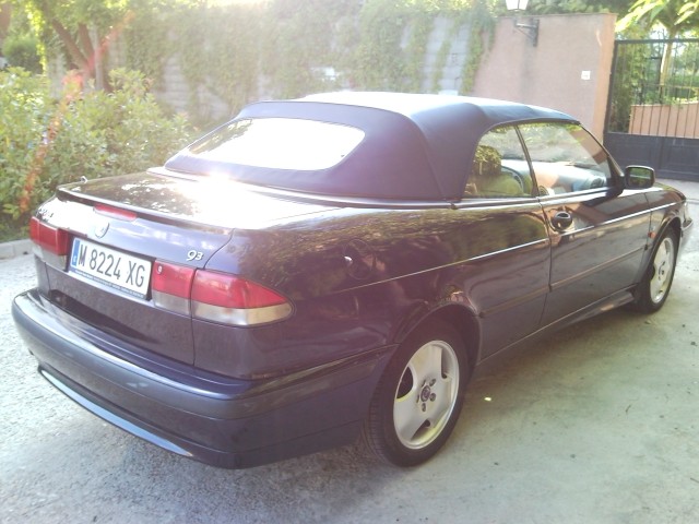 SAAB 9-3 por detrás capotado