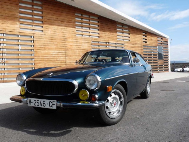 volvo 1800 ES.jpg