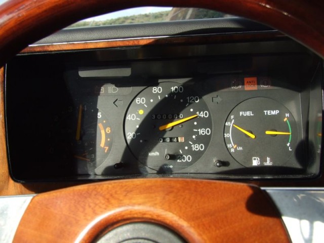 300.000 - 2.jpg