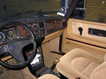 saab_commander_edition_int.jpg