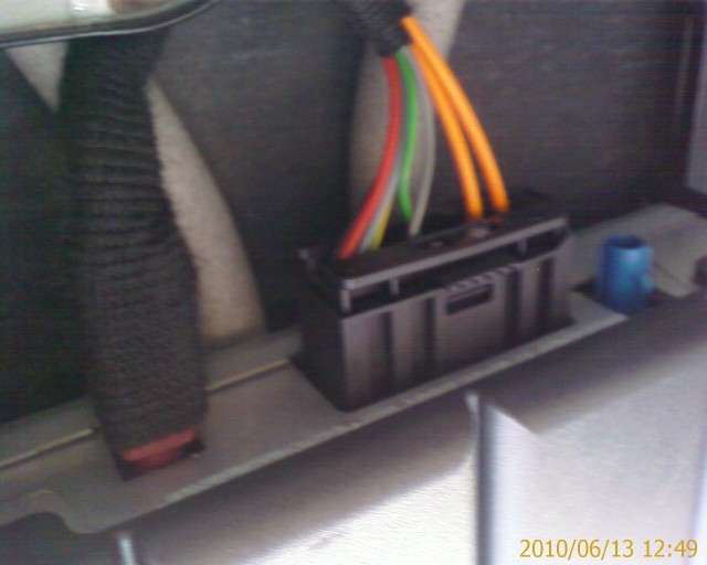 Aquí ves como entra el cableado que yo vendo a la entrada GSM de la CU