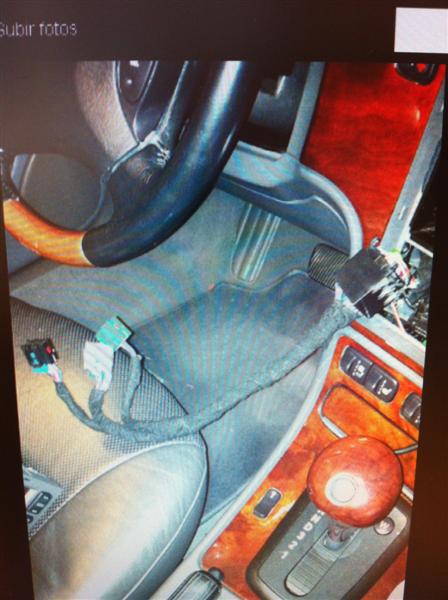 img 100; mazo de cables que necesito de ISO a Saab, y que si alguien tiene un 9-5 Aero para despiece con este navegador, me gustaria conseguir.