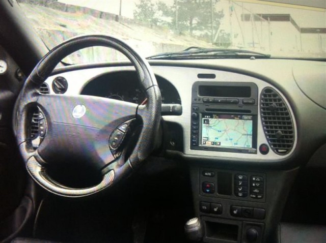 img 92, 93; asi queda instalado en un Saab 9-3 classic de 2001.