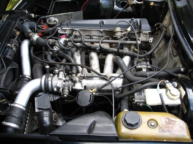 saab-900-engine-2.jpg