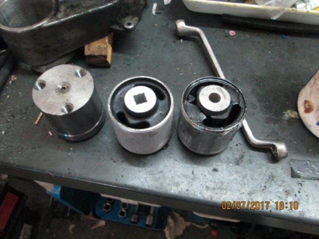 65 soporte motor superior saab 9000 v6.jpg