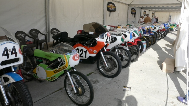 Motos