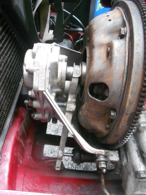 pedal embrague pisado