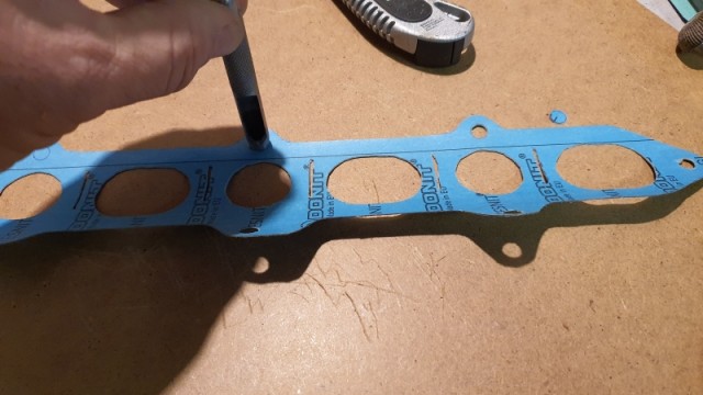 Fabricando junta colector admision.jpg