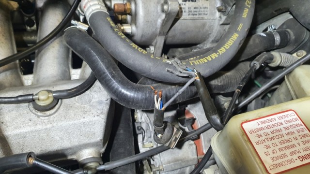 Montar conector sensor presion ABS.jpg