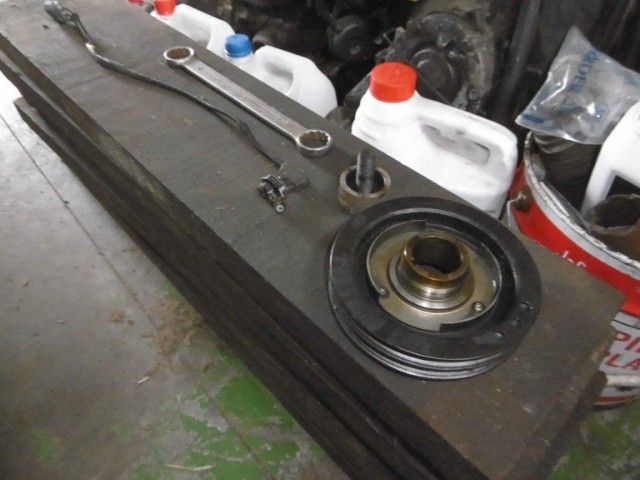 Llave, tornillo y polea