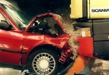 900 GM versus cabeza tractora Scania.jpg