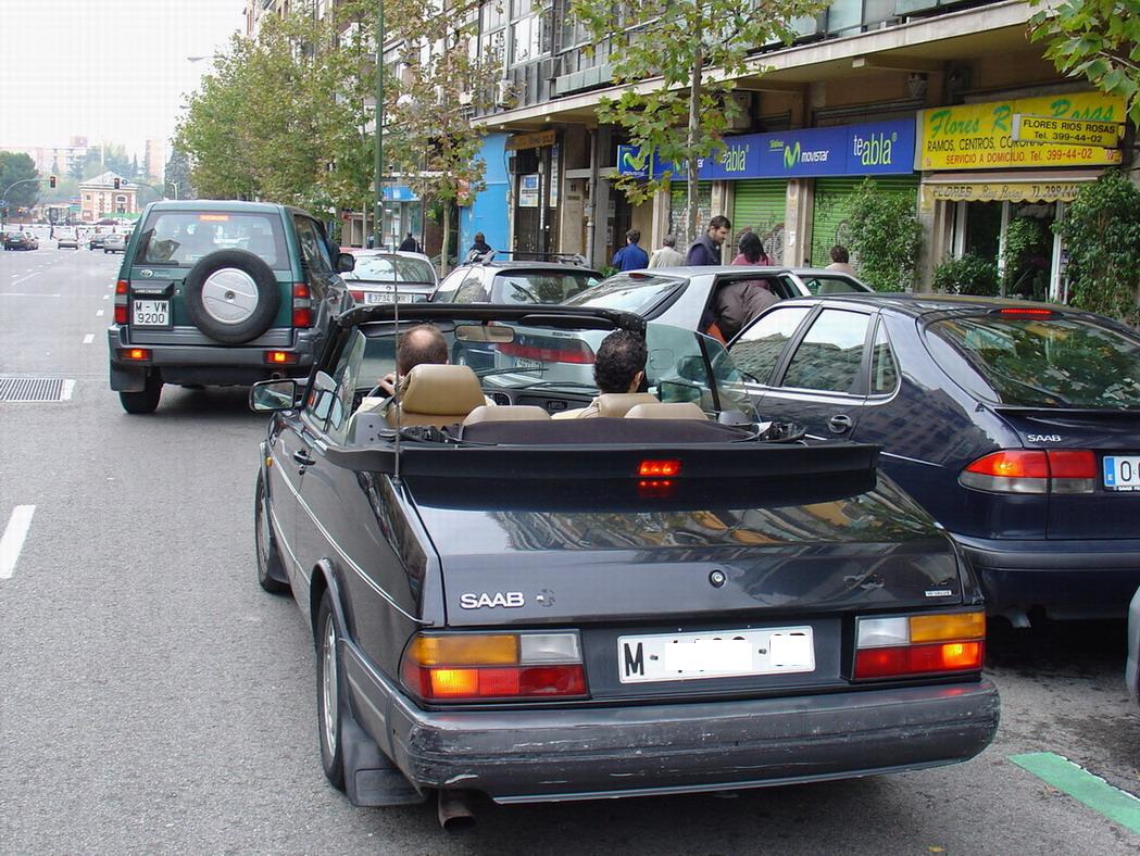 es el que esta delante del cabrio