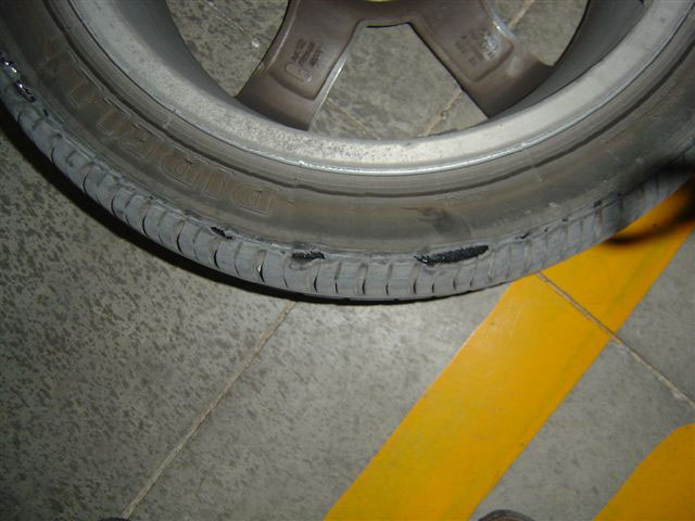 Neumático deteriorado.jpg