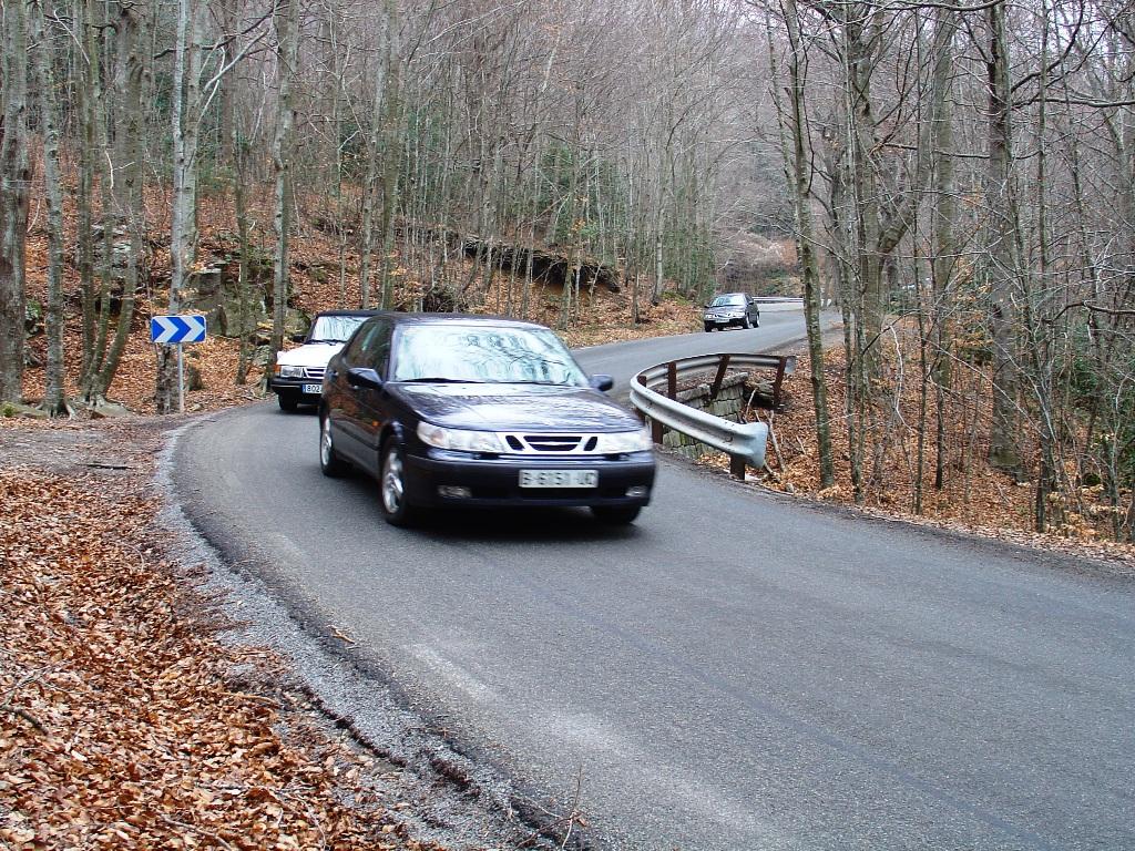 ahí viene Liyu con el 9-5, y pegado al culo el cabrio de Joan!