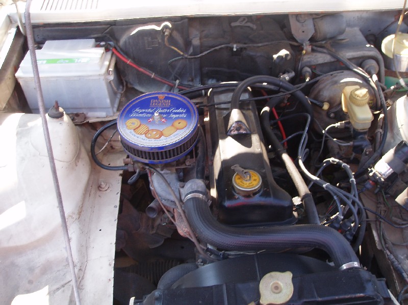 Motor Opel Manta con la caja de galletas danesas....