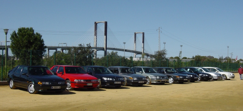 Todos delante del Puente del Centenario.
