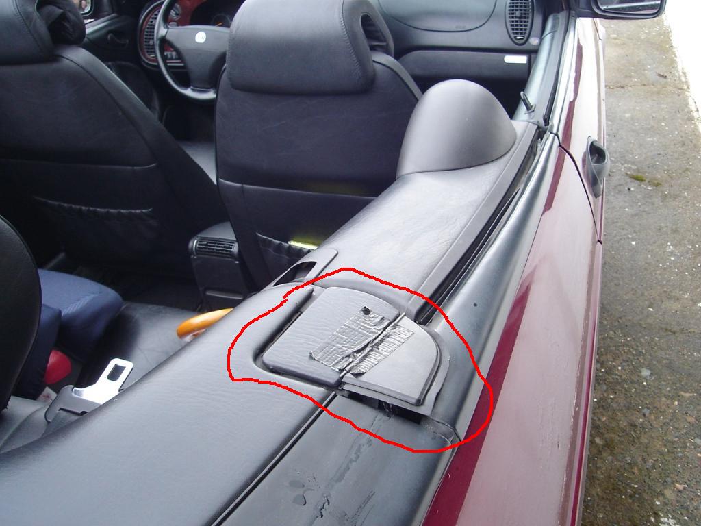 tapa  plástico cabrio rota.JPG